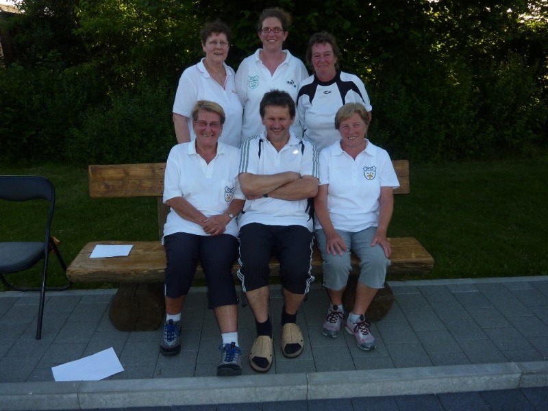 2012-06-16_-11das-EC-Team-mit-Vorstand-1